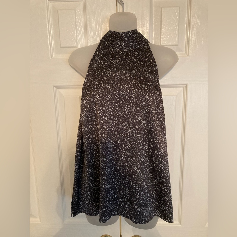 Chelsea 28 large sleeveless black/gray/white neck tie top.